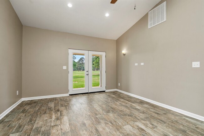 Building Photo - 3411 Balboa Cir