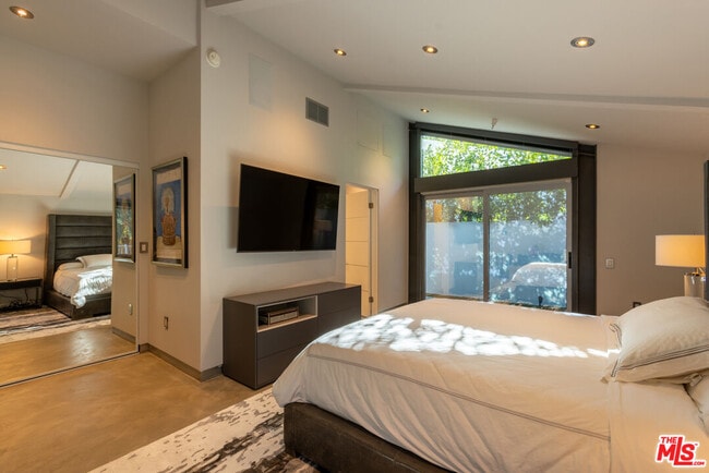 Building Photo - 8538 Eastwood Rd