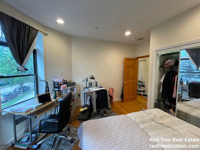 Building Photo - 1801 Beacon St