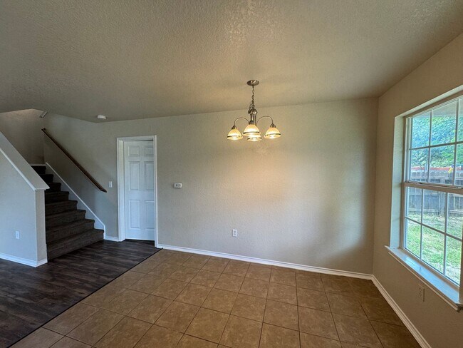 Building Photo - 4-Bedroom Home in Mission Del Lago – Historic South San Antonio