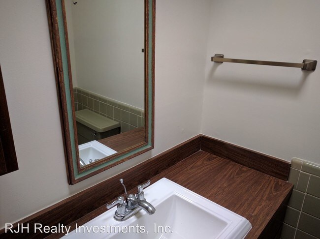Building Photo - 6523 Avondale Dr