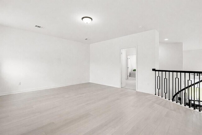 Building Photo - 6401 Velvet Leaf Ln