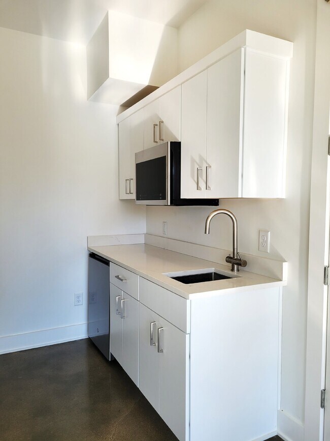 Building Photo - Experience Historic Germantown: Spacious 3-Bedroom Home with Rooftop overlooking Nashville!