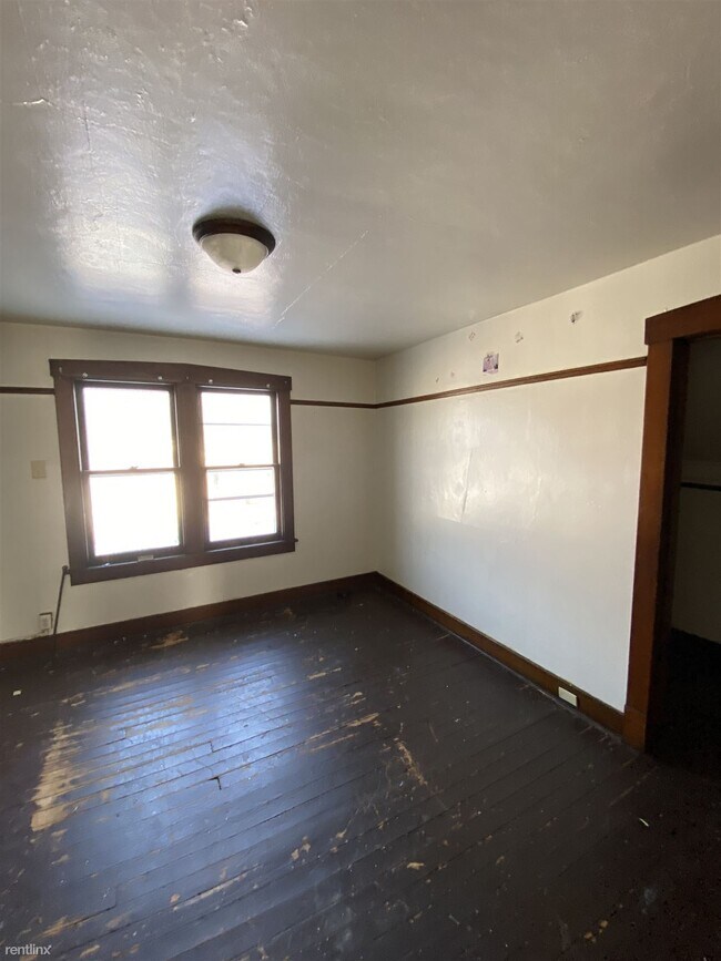 Building Photo - 3 br, 1 bath House - 902 West McClure Avenue