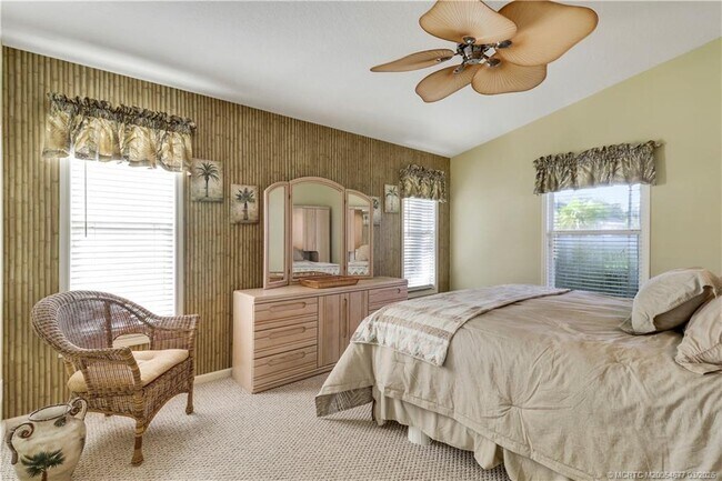 Building Photo - 2698 SW Versailles Terrace