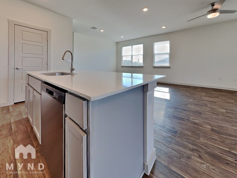 Building Photo - 3029 Egan Dr