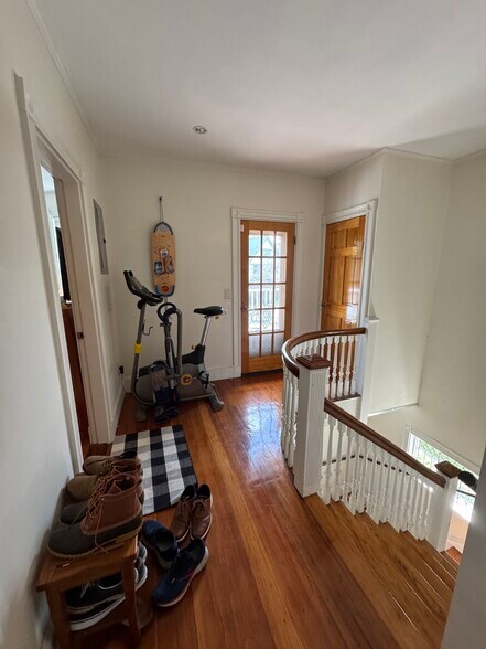 Building Photo - 7 Alcott St