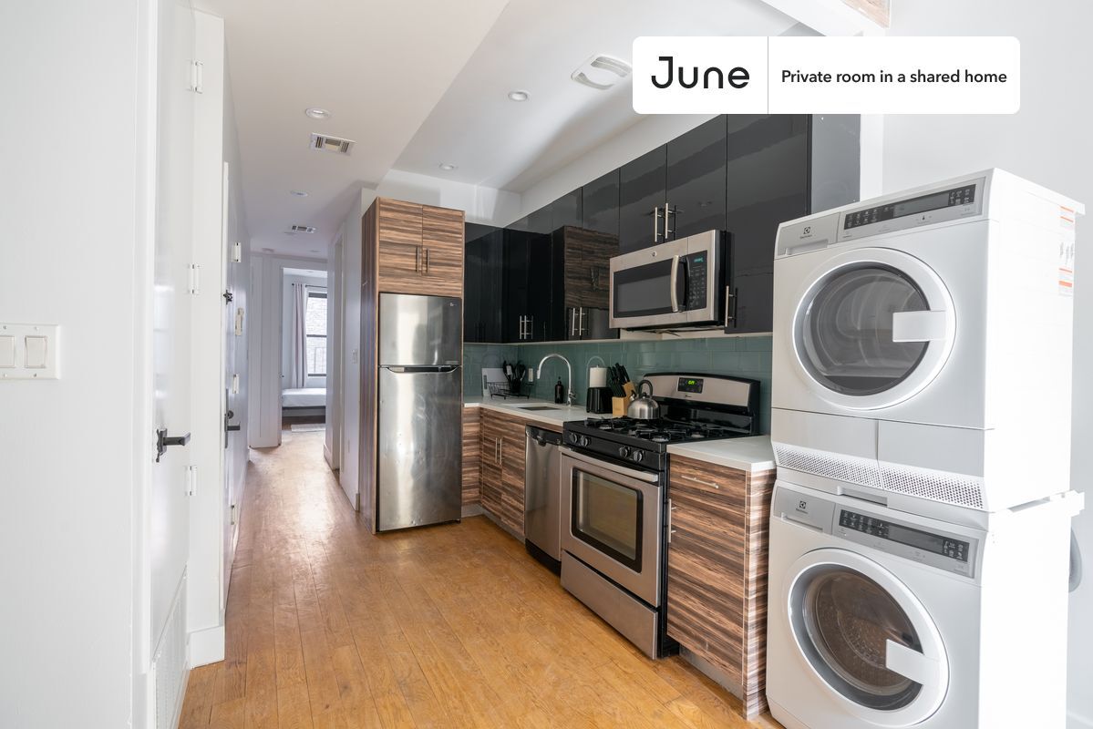 Building Photo - Room in Shared 3 bed/1 bath home