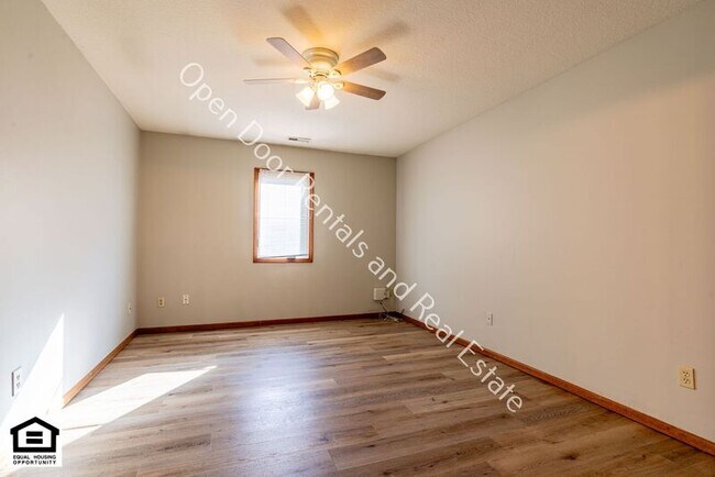 Building Photo - 1418 Lakehurst Dr