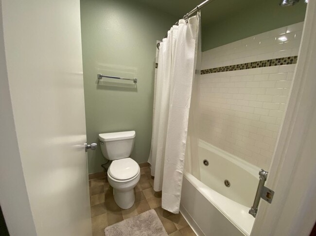 Building Photo - Two bedroom condo in Gated Community with ...