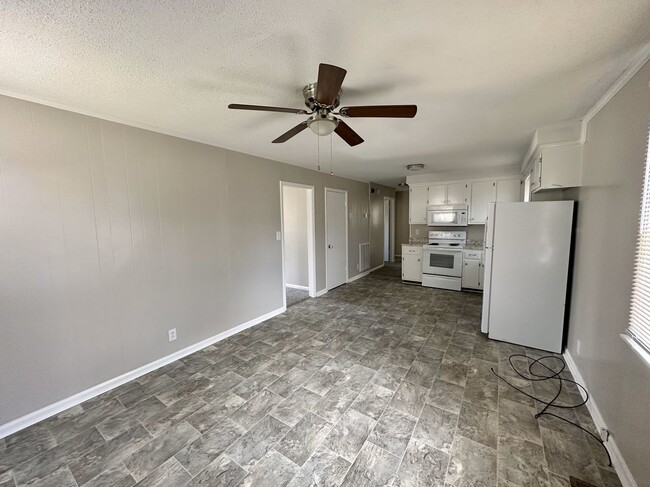 Building Photo - 3 Bedroom Home For Rent Over The River!