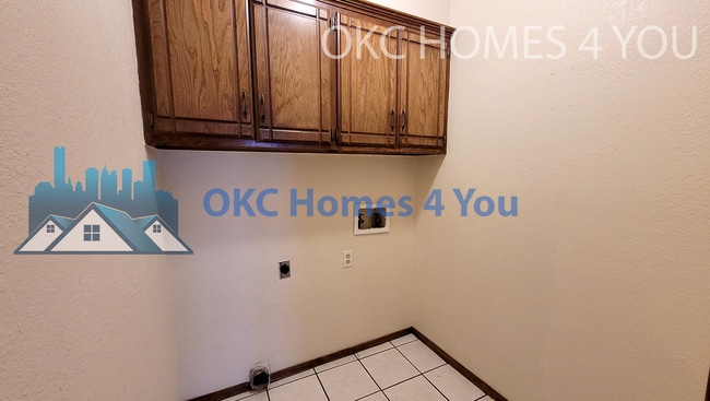 Building Photo - Yukon Duplex near I-40 & Garth Brooks Blvd