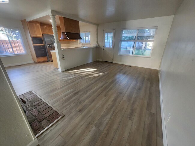 Building Photo - 1829 Rosetree Ct