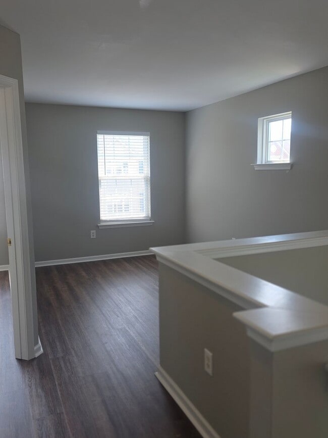 Building Photo - End Unit Townhouse in Brennan Estates- 2 B...