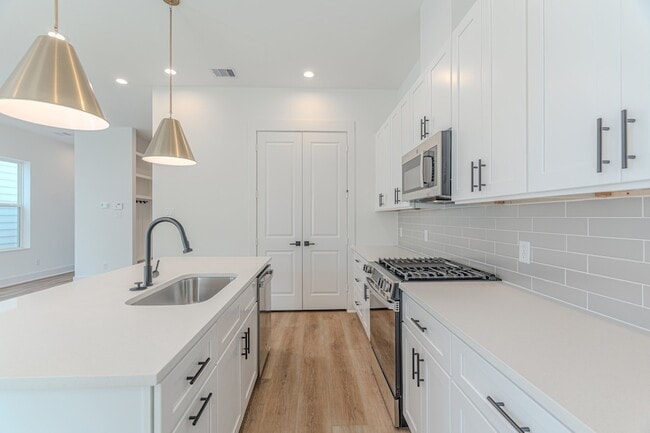 Building Photo - 7707 Inwood Grv Ln