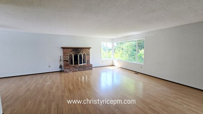 Building Photo - 13709 SE 23rd St