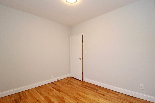 Building Photo - 603 Jersey Ave
