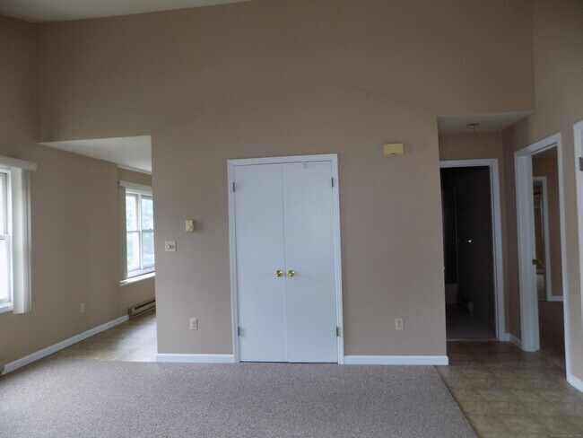 Building Photo - 34 Valley Dr