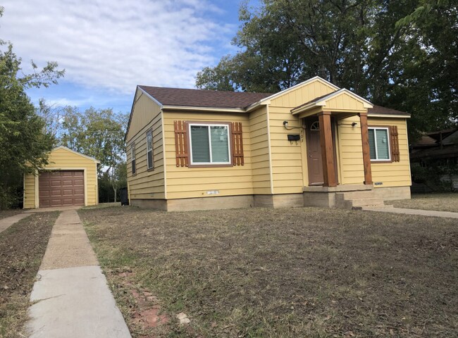 Building Photo - Yellow Home