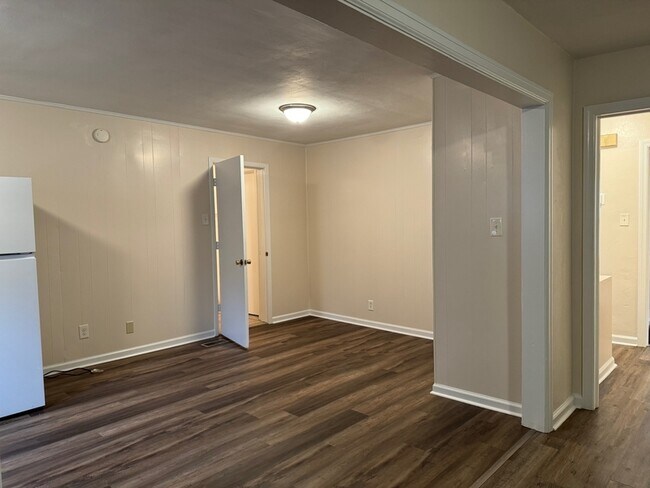 Building Photo - 1205 Broadus Ave SE