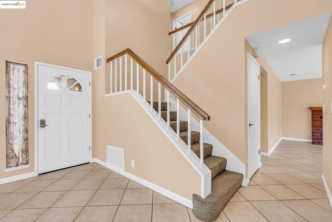 Building Photo - 4820 Ridgeview Dr