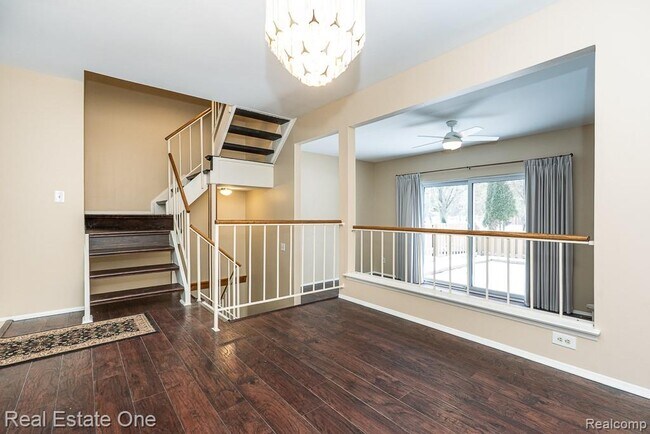 Building Photo - 5075 Buckingham Pl Dr