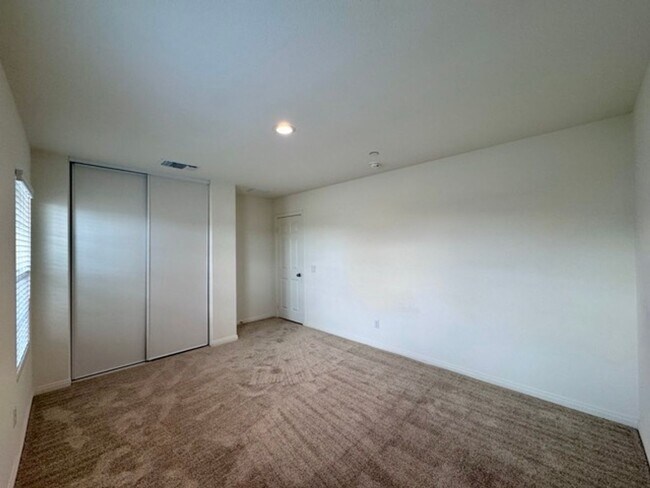 Building Photo - Newly built 4 bedroom Winchester home for ...