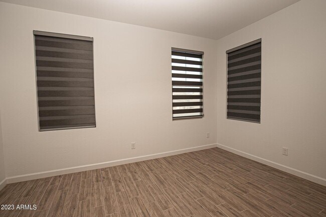 Building Photo - 1941 W Holden Dr