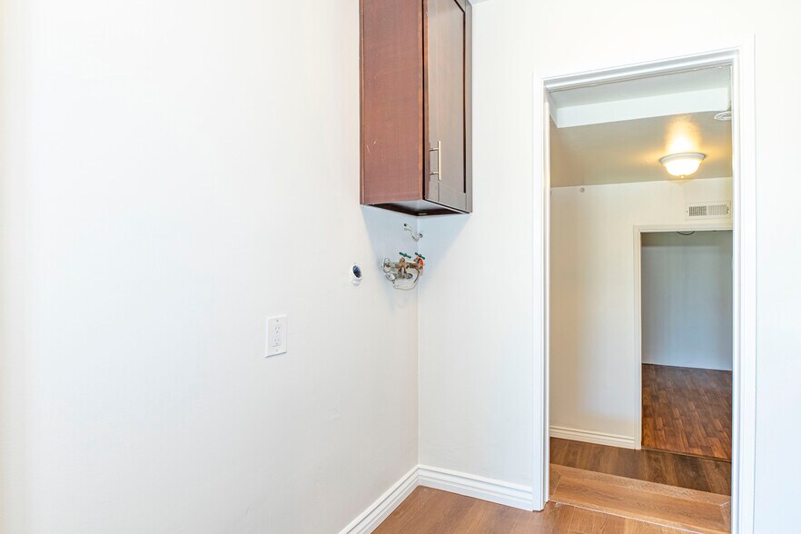 Building Photo - 17425 Emelita St