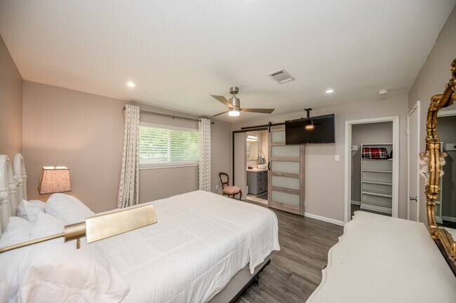 Building Photo - 926 Chantilly Ln