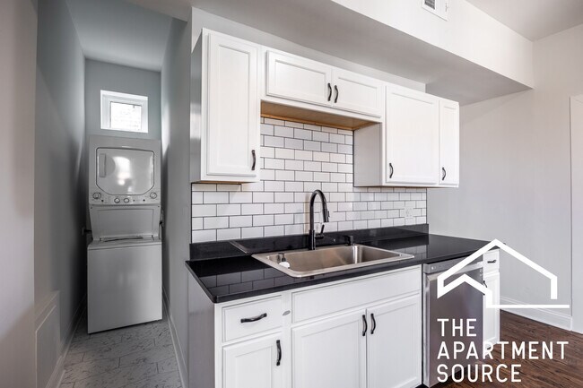 Building Photo - 2842 W Augusta Blvd