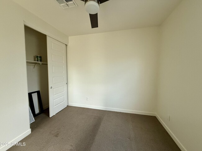 Building Photo - 938 E Danbury Dr
