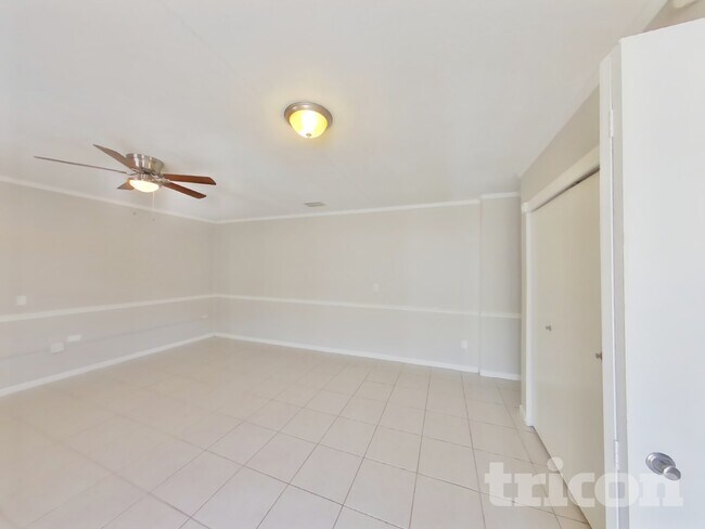 Building Photo - 6320 Moog Rd