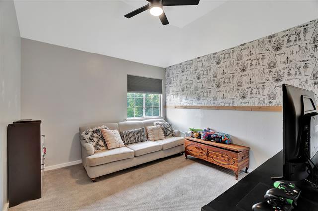 Building Photo - 940 Crown Ct