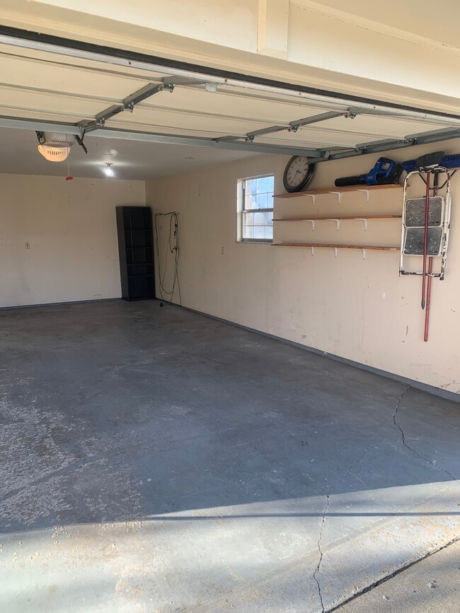 Building Photo - 1424 Town Hall Rd