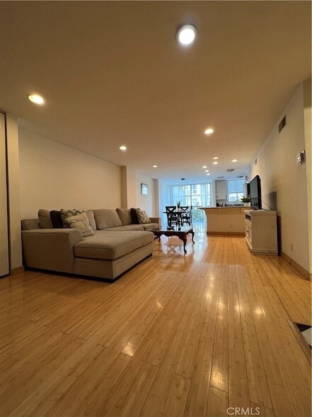 Building Photo - 10747 Wilshire Blvd