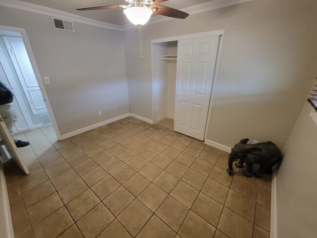 Building Photo - 149 E Riviera Dr