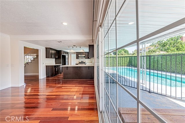 Building Photo - 670 S Oakhaven Ave