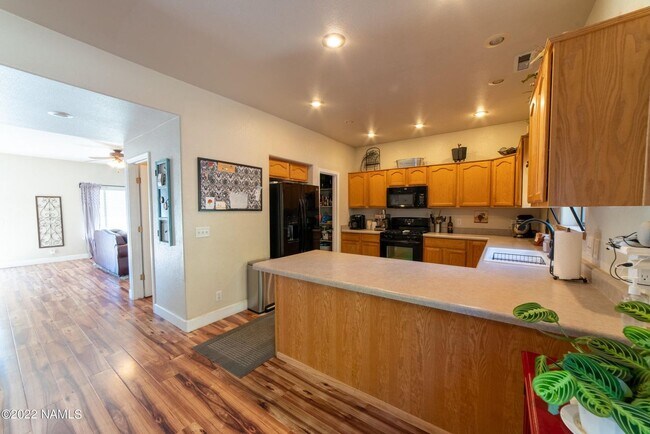 Building Photo - Westside 4 Bed, 2.5 Bath House with A/C & 2-Car Garage Near NAU & CCC! Students & Pets OK! Aug 10th!