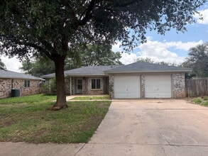 Building Photo - Stunning Home Near McCullough Park!