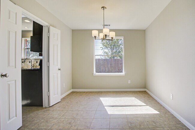 Building Photo - 6506 Larissa Cir
