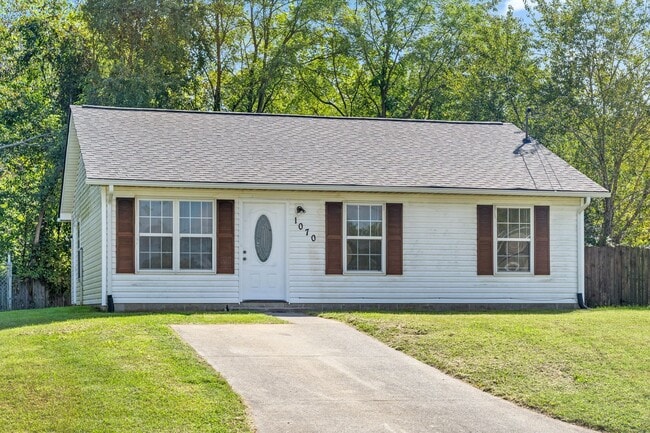 Primary Photo - Lovely ranch style minutes from Fort Campbell