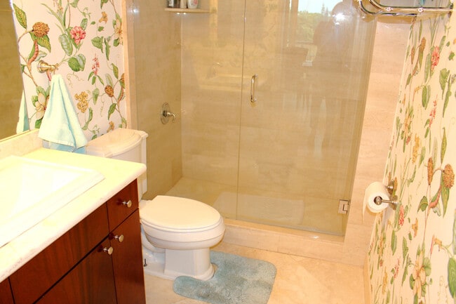 Building Photo - 523 Villa Cir