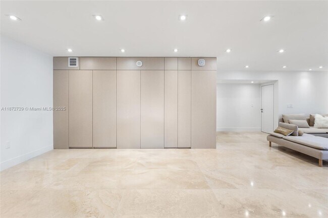 Building Photo - 2301 Collins Ave