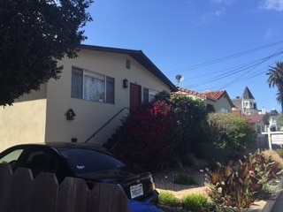 Building Photo - Large Three bedroom two bath home walking distance to downtown Monterey, DLI, MIIS and the Warf