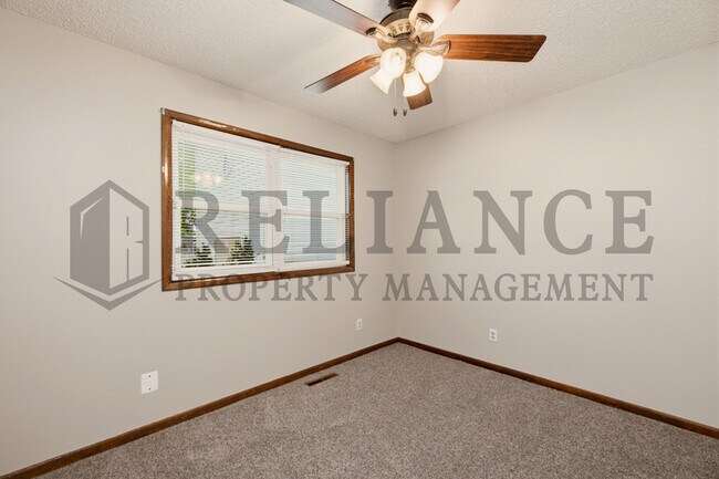 Building Photo - 428 Peach Tree Ln