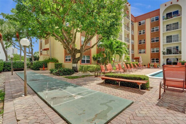 Building Photo - 400 N Riverside Dr