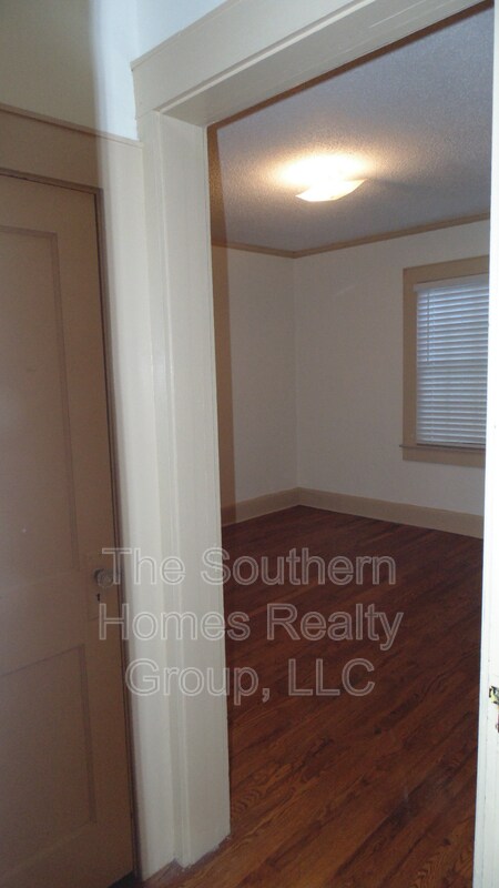 Building Photo - 1102 Dodson St
