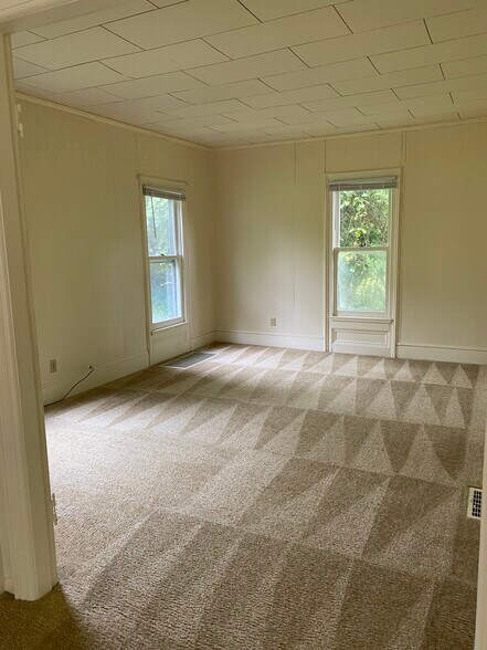 Adjacent family/living room - 402 Bowerman Rd