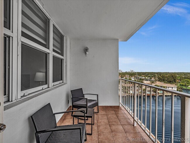Building Photo - 1410 S Ocean Dr